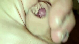 Sborrata E Gemiti Sexy E Perverso Con Pisciata E Giubbotto Di Pelle - Sega Con Sborrata E Intensi Gemiti Con Dialoghi Sporchi