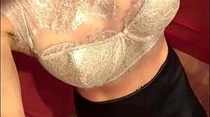 ब्रिटिश रंडी लंदन घर में गांड फ्लैश कर रही