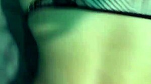 pov me la mete de perrito en la cama grande mientras hacemos webcam con la neetbook