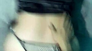 pov me la mete de perrito en la cama grande mientras hacemos webcam con la neetbook