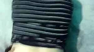 pov me la mete de perrito en la cama grande mientras hacemos webcam con la neetbook