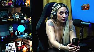 minha meia-irma tem buceta com pelinhos ruivos e cuzinho rosa tao irresistivel