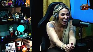 minha meia-irma tem buceta com pelinhos ruivos e cuzinho rosa tao irresistivel