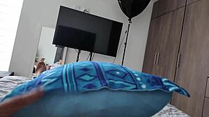 Estudiante Recibe Una Ayuda En Su Tarea