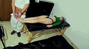 foot bath turns into sucking and cum on toes