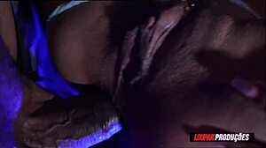 moreninha natural brunette gives her pussy in the car and takes cum from franciele gomes lp produções