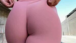 Aquela ajeitadinha gostosa para deixar a calça bem socadinha como eu gosto