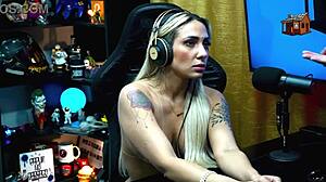 minha meia-irma tem buceta com pelinhos ruivos e cuzinho rosa tao irresistivel