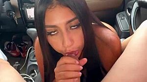 un desconocido me convencio de follar en su auto publico