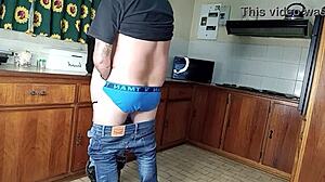 किचन में तेज स्टैंडिंग चोदाई आजमाई?