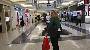 omg, this kiwi milf slut drinkin piss in mall toilet... crazy