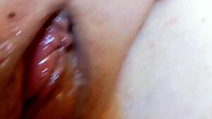 हॉर्नी कजिन मुझे पति के दूर जाने पर चोदने के लिए मनाती है