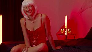 I can't believe stacy cruz's screams in that halloween costume, it's so hot!