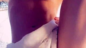 हॉर्नी बेब को जंगल में रफ डॉगीस्टाइल चुदाई 😈