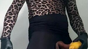 Me Veja Foder Uma Fruta Mamão Pela Primeira Vez Gostei