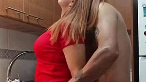 la mejor cogida con mi madrastra en la cocina