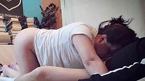 El Esposo De Mi Amiga Vino De Visita Nos Quedamos Solos Y Terminó Poniéndome En Cuatro Para Meterme Toda La Verga