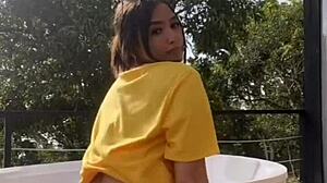 Argentina rica gets caught on the street unexpectedly.