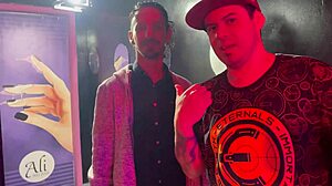 O Bar Com Calcinhas Penduradas No Teto