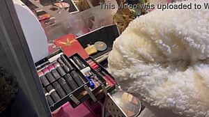 O Bar Com Calcinhas Penduradas No Teto