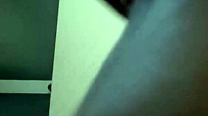 मेरा सौतेला पापा मुझे गले लगाता है और चूत में वीर्य भर देता