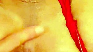 shemale's wide pussy gets filled