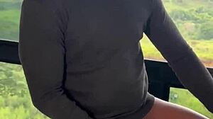 Pedreiro dotado fode a patroa gostosa sem camisinha no meio da obra