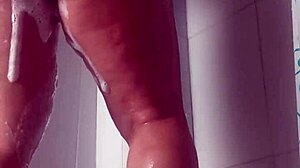 Encuentro en la ducha a la mama de mi mejor amigo