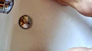 dreckige f��e in der badewanne waschen mit mature touch