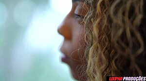 Moreninha natural gives ass and pussy without condom