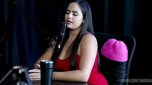 Compilados da Burguesa swings with Tifany Rocha and Raphaela Savanah in part 1 on Sheer Red.