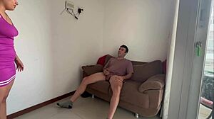 Minha Colega De Quarto � Uma Porca E Uma Vagabunda