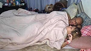 a safada deu desculpa para dormir comigo para transar comigo