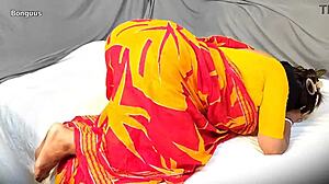 Indian housewife seduces delivery boy discreetly