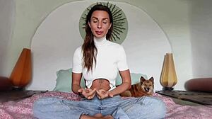 Roxy fox explains the differences between foreskin and circumcised penises in this detailed tutorial