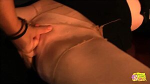 the spicy blonde seduces her boss with tongue for the job