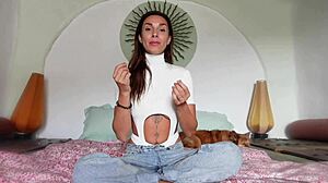 Roxy fox explains the differences between foreskin and circumcised penises in this detailed tutorial