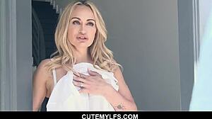 claudia valentine ovulates and ready to get fuck when dustin daring came in