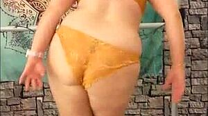 i'm steffi, your hotwife, shaking my naked ass for you