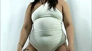 Latina slut claps her big ass in lingerie