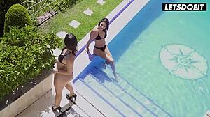 Carolina Abril’s steamy lesbian pool sex with gf, so hot! 🔥
