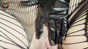 stepsister let me cum on her creamy pussy close-up