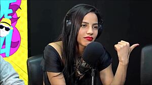 safada da morena says, 'fala putaria com meu namorado'