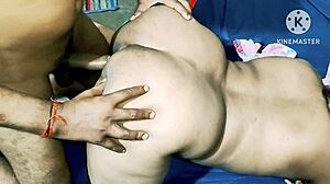 इंडियन देसि मॉम नेबर बॉयज के साथ कड़ी चोदाई करती है