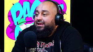 safada da morena says, 'fala putaria com meu namorado'