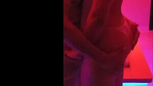 Beijando o amante na frente do marido - doutora liberadaa