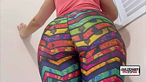 Fodendo aluna rabuda na academia fazendo bike de calcinha fio dental no meio cu