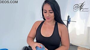 while the gym is alone i take the opportunity to masturbate