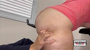 Fodendo aluna rabuda na academia fazendo bike de calcinha fio dental no meio cu