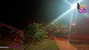 Safada De Goi�nia Da De 4 Na Pra�a E Depois Mama A Rola Enorme